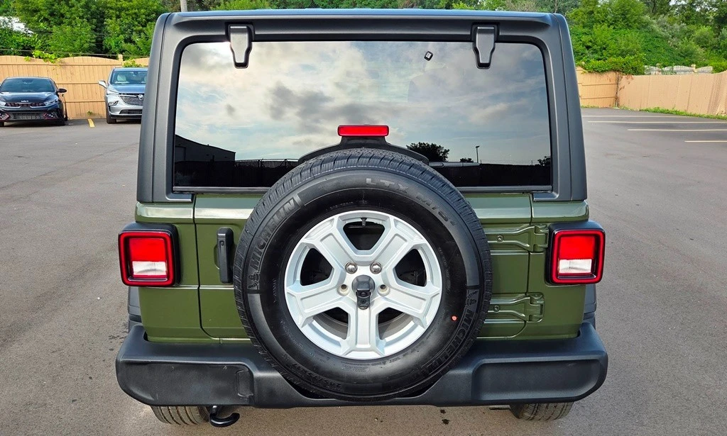 2022 Jeep JL Wrangler - Image 5 of 21