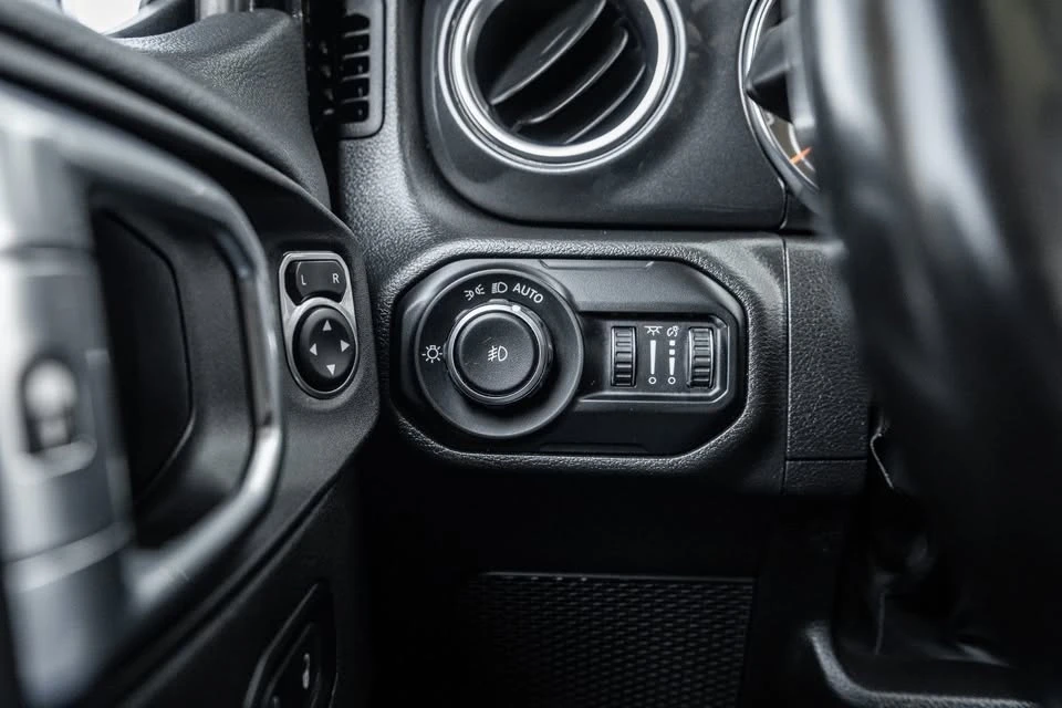 2022 Jeep JL Wrangler - Image 17 of 20