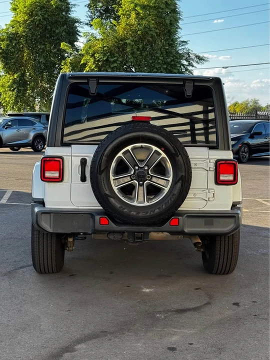 2022 Jeep JL Wrangler - Image 5 of 11