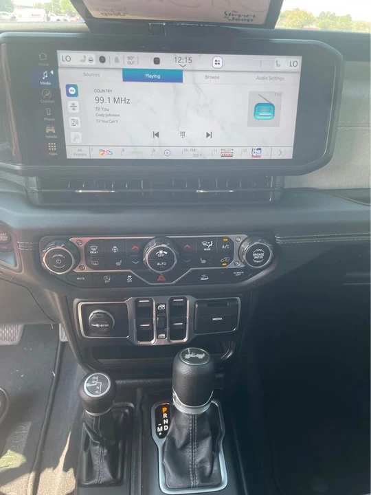 2022 Jeep JL Wrangler - Image 12 of 13