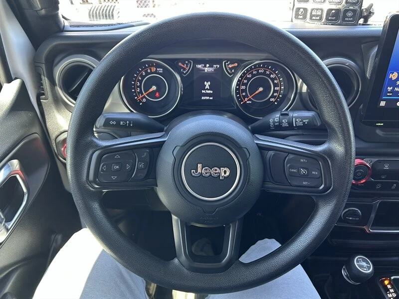 2022 Jeep JL Wrangler - Image 17 of 31