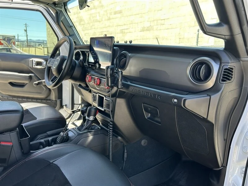 2022 Jeep JL Wrangler - Image 26 of 31
