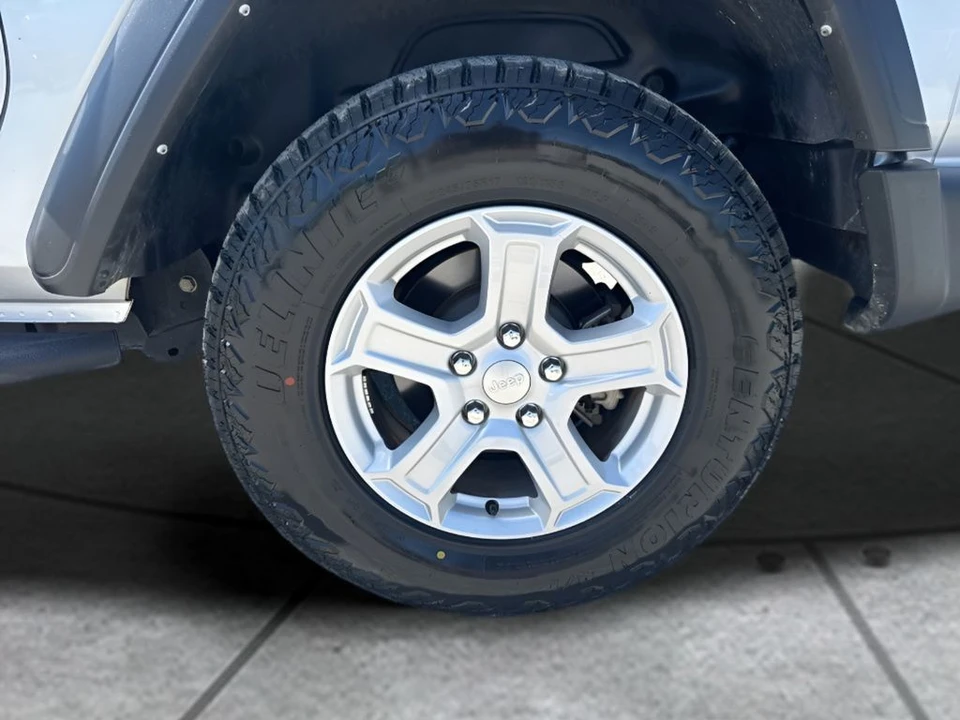 2022 Jeep JL Wrangler - Image 26 of 31