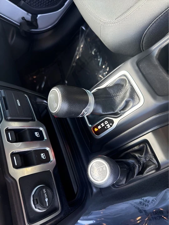 2022 Jeep JL Wrangler - Image 15 of 31