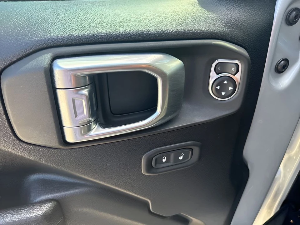 2022 Jeep JL Wrangler - Image 24 of 31