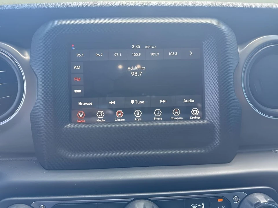 2022 Jeep JL Wrangler - Image 16 of 31