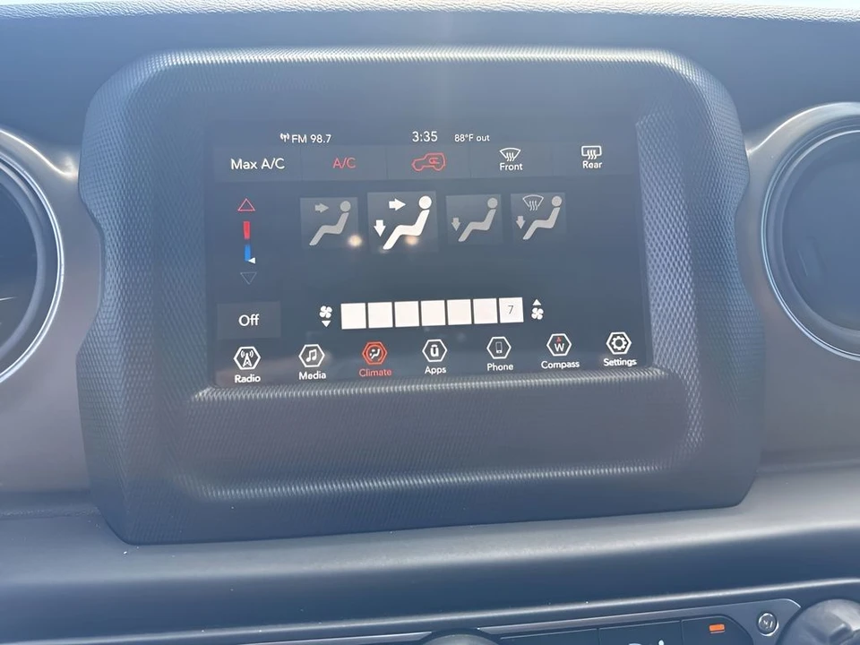 2022 Jeep JL Wrangler - Image 17 of 31