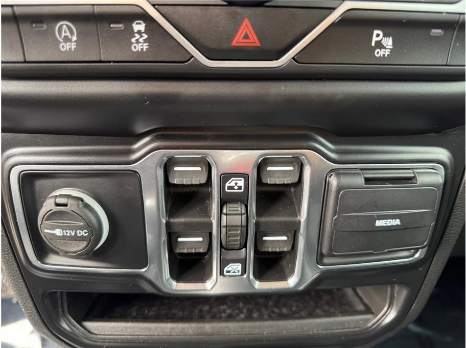 2022 Jeep JL Wrangler - Image 20 of 21