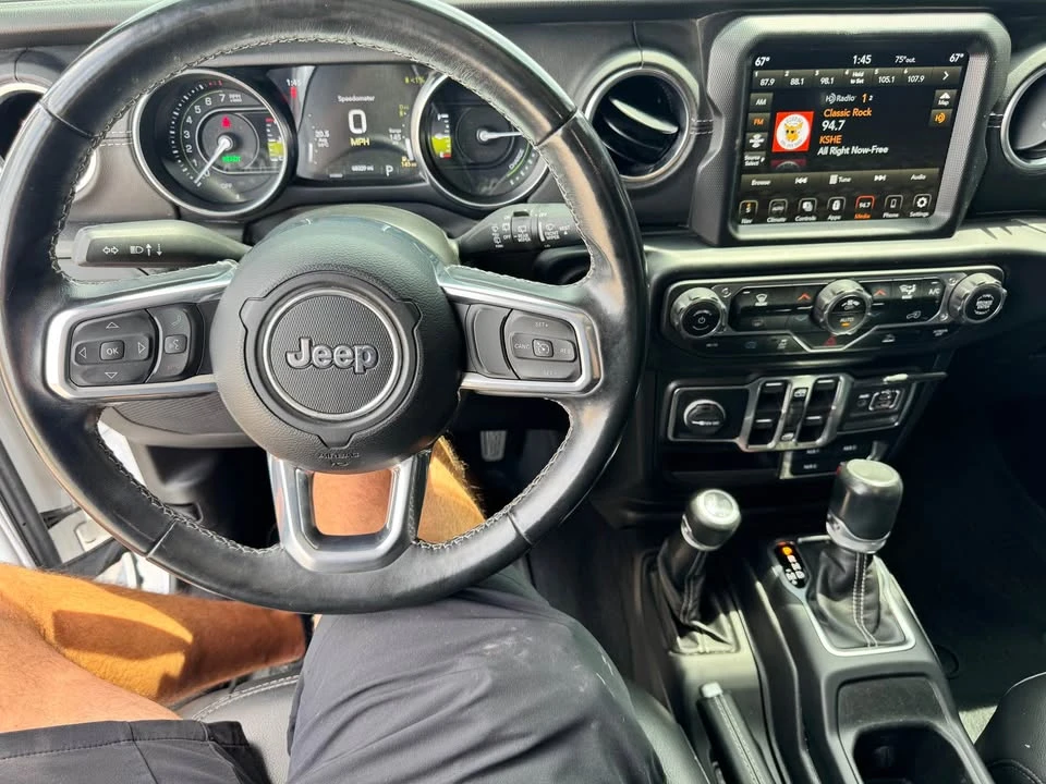 2022 Jeep JL Wrangler - Image 15 of 16