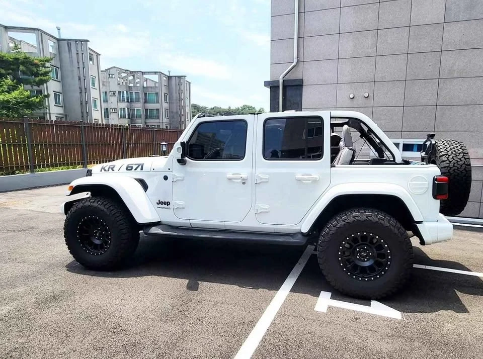 2022 Jeep JL Wrangler - Image 4 of 8
