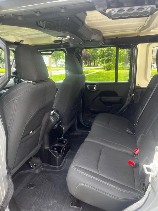 2022 Jeep JL Wrangler - Image 17 of 18