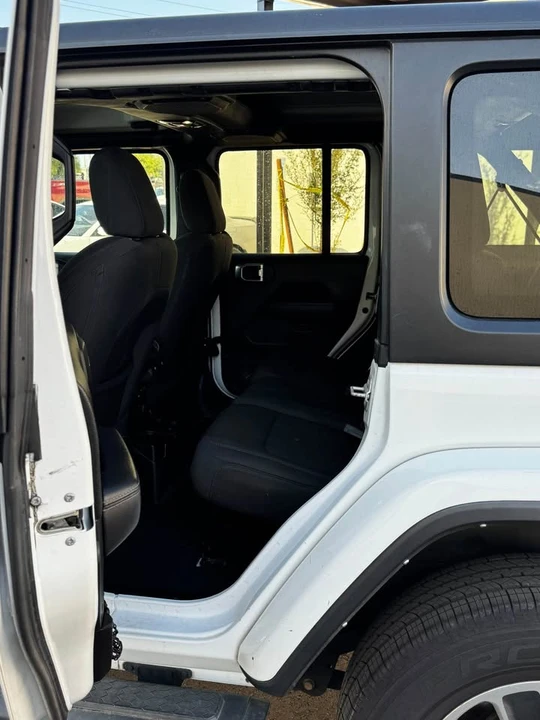 2022 Jeep JL Wrangler - Image 10 of 11