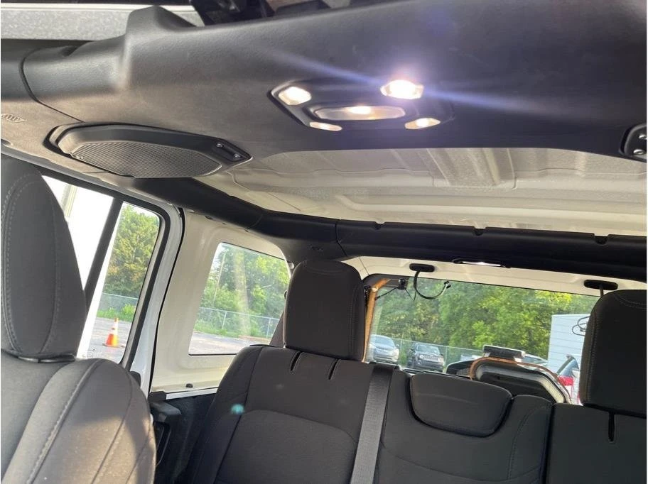 2022 Jeep JL Wrangler - Image 16 of 20