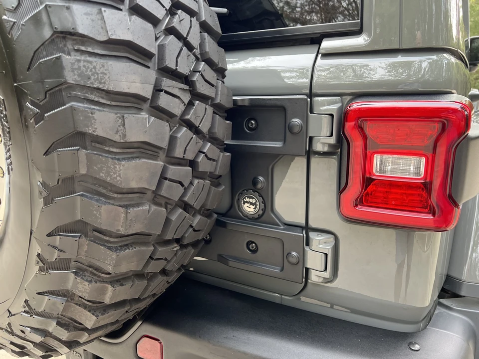 2022 Jeep JL Wrangler - Image 15 of 31