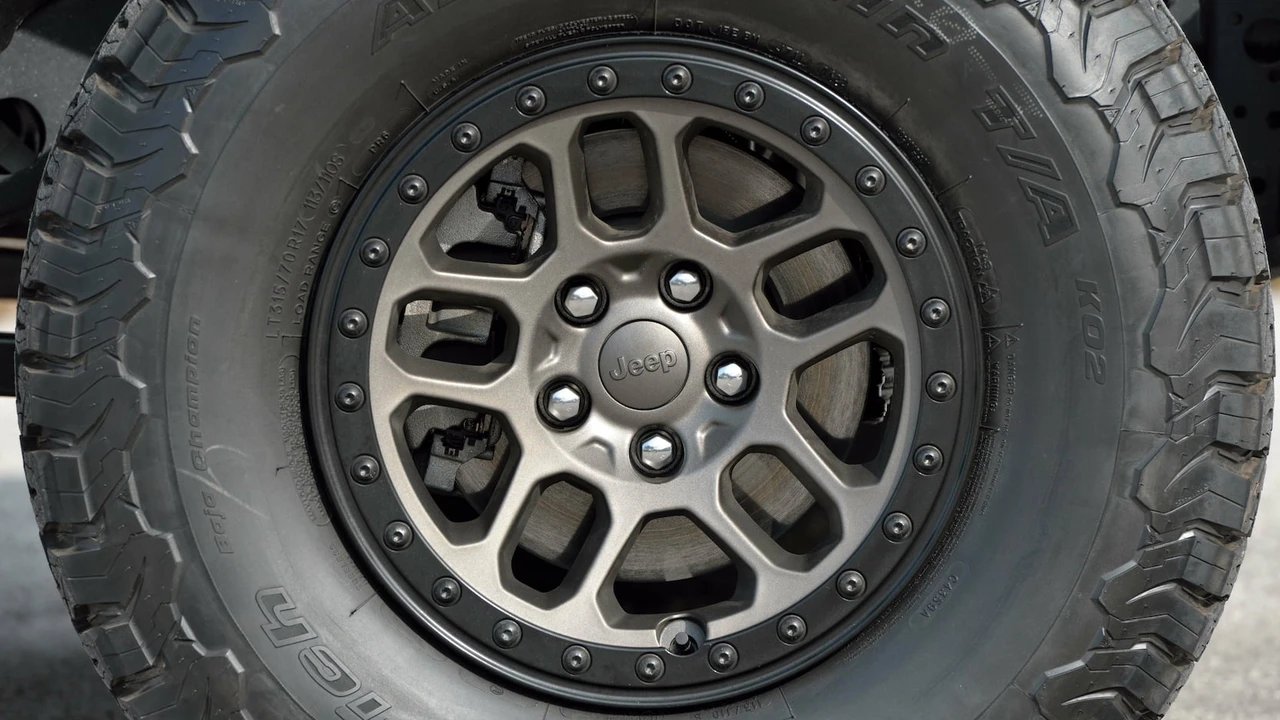 2022 Jeep JL Wrangler - Image 15 of 29