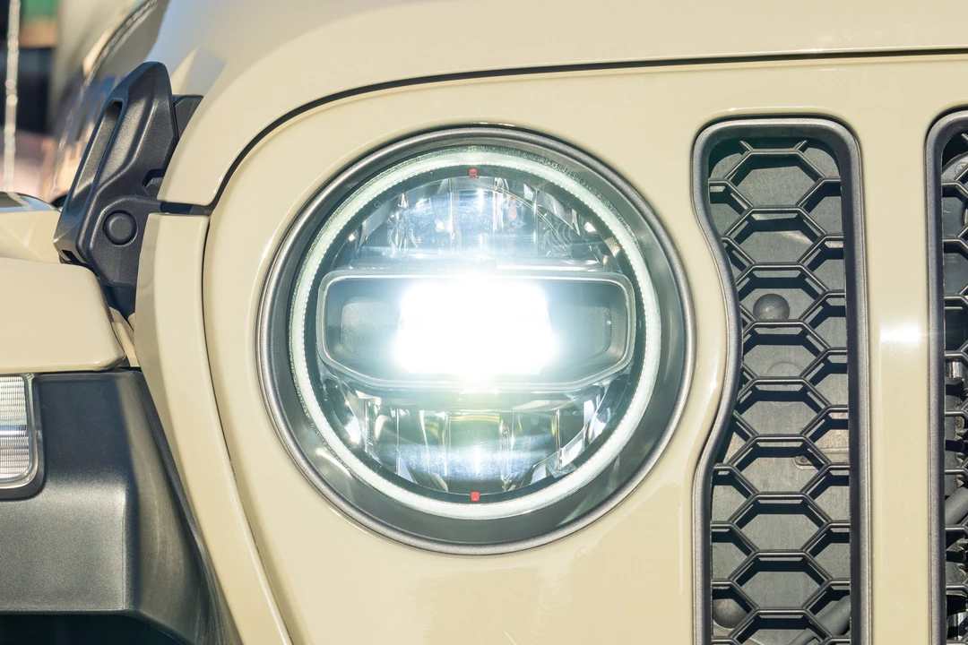 2022 Jeep JL Wrangler - Image 18 of 31
