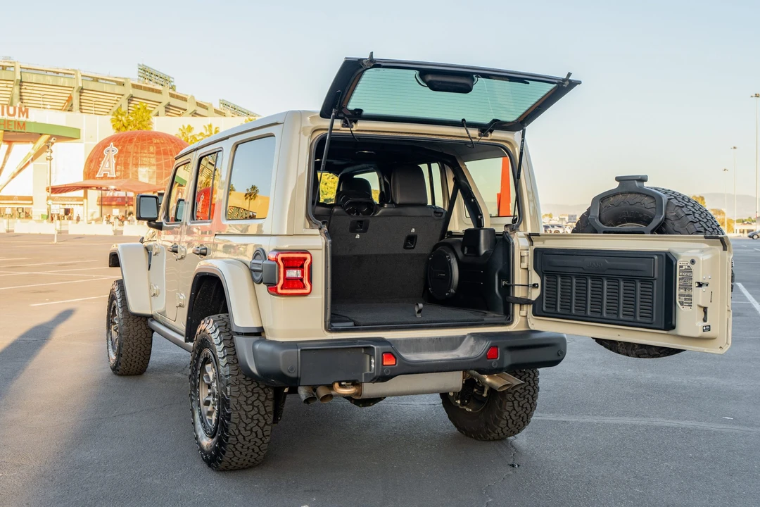 2022 Jeep JL Wrangler - Image 11 of 31