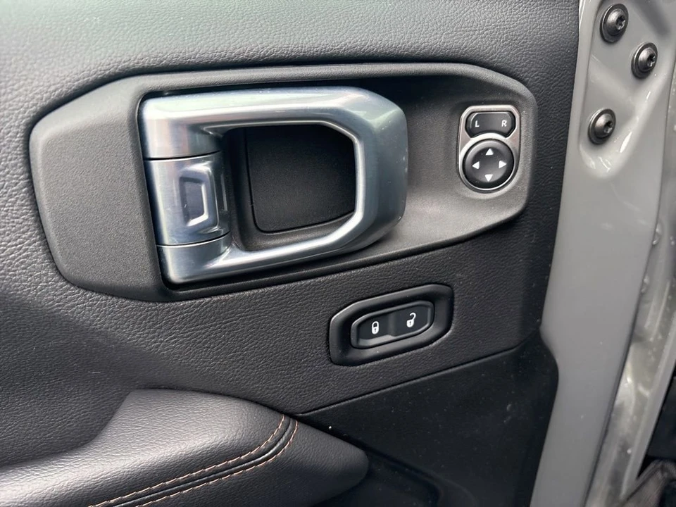 2022 Jeep JL Wrangler - Image 15 of 27