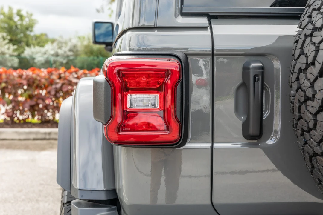 2022 Jeep JL Wrangler - Image 13 of 31