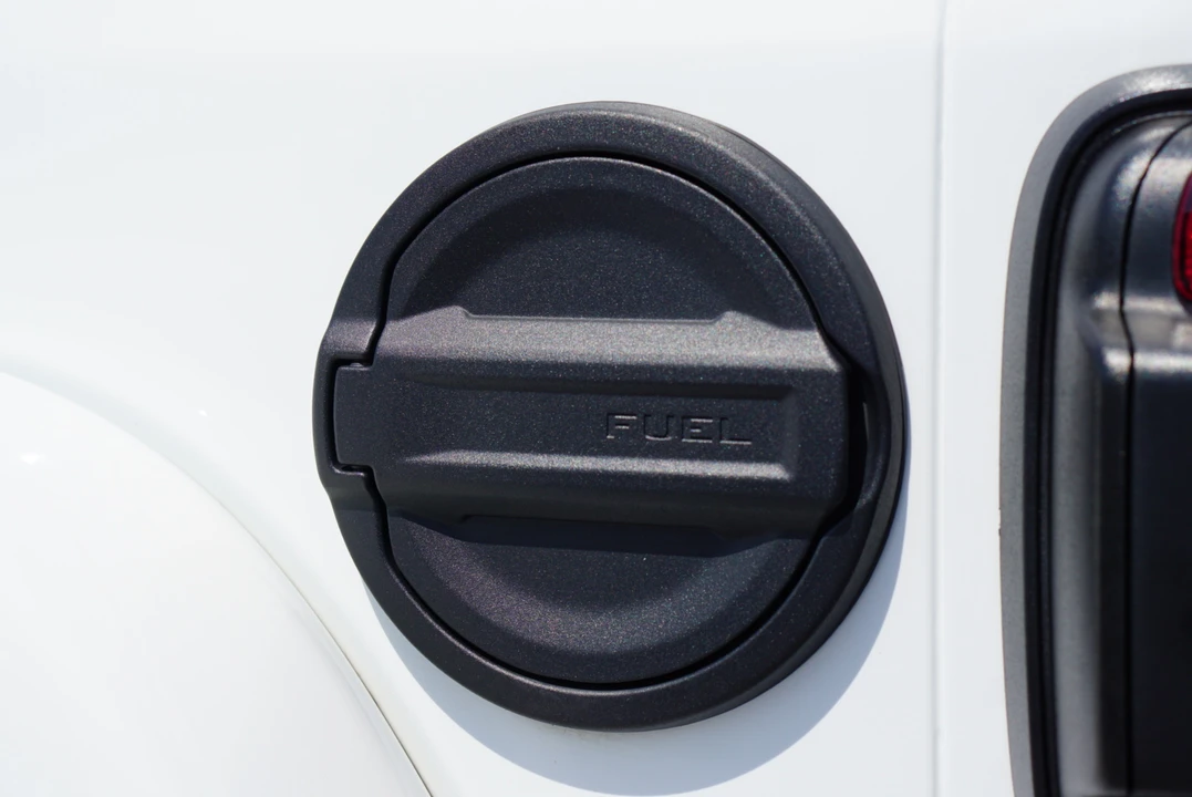2022 Jeep JL Wrangler - Image 19 of 31
