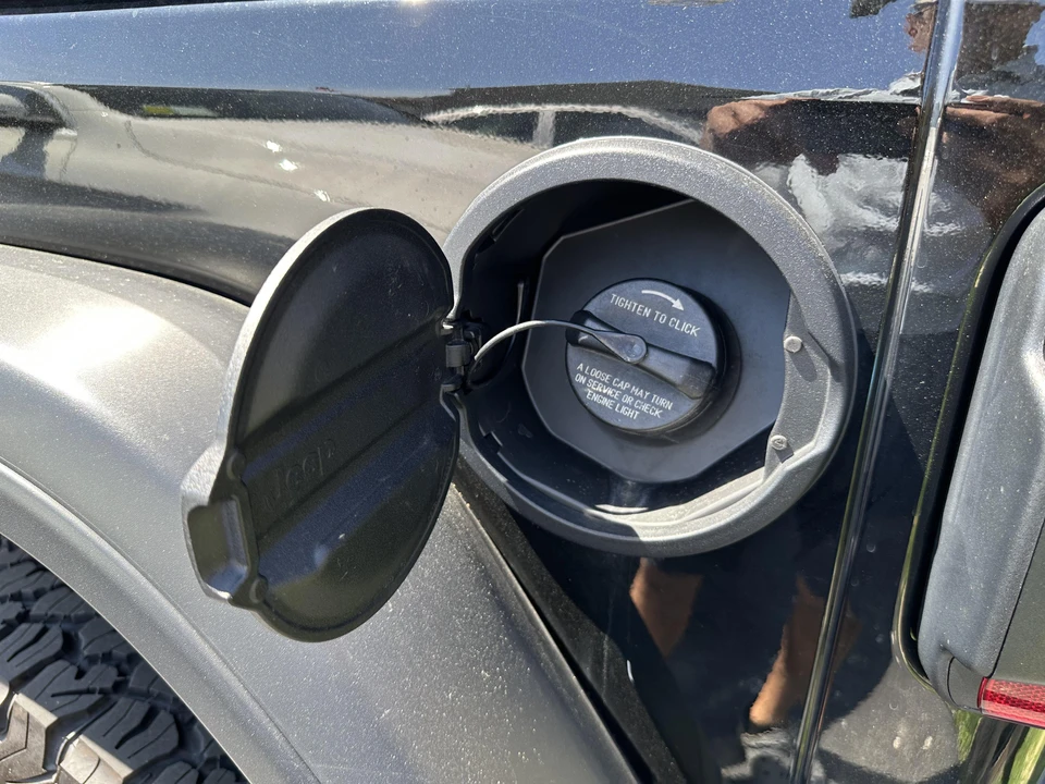 2022 Jeep JL Wrangler - Image 27 of 31