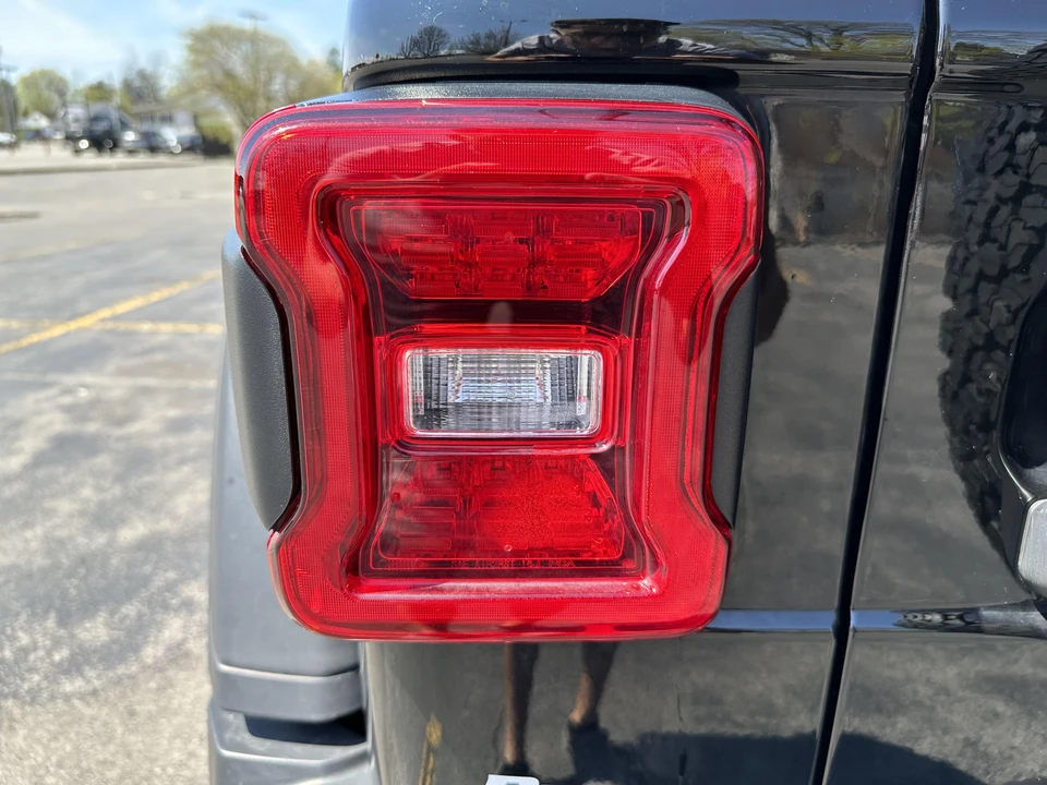 2022 Jeep JL Wrangler - Image 29 of 31