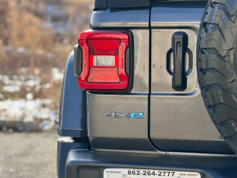 2022 Jeep JL Wrangler - Image 10 of 12