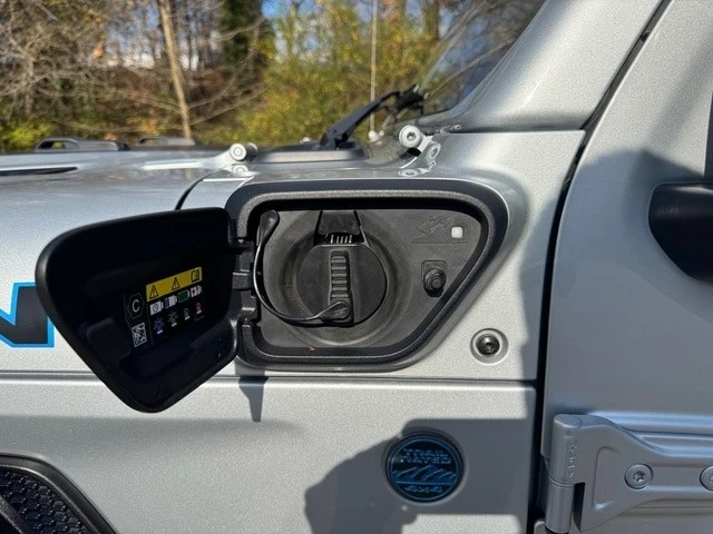 2022 Jeep JL Wrangler - Image 9 of 12