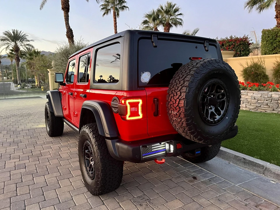 2022 Jeep JL Wrangler - Image 12 of 31