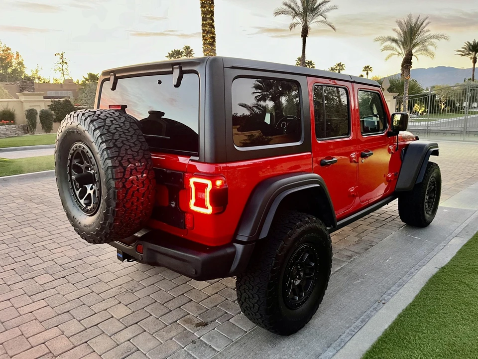 2022 Jeep JL Wrangler - Image 16 of 31