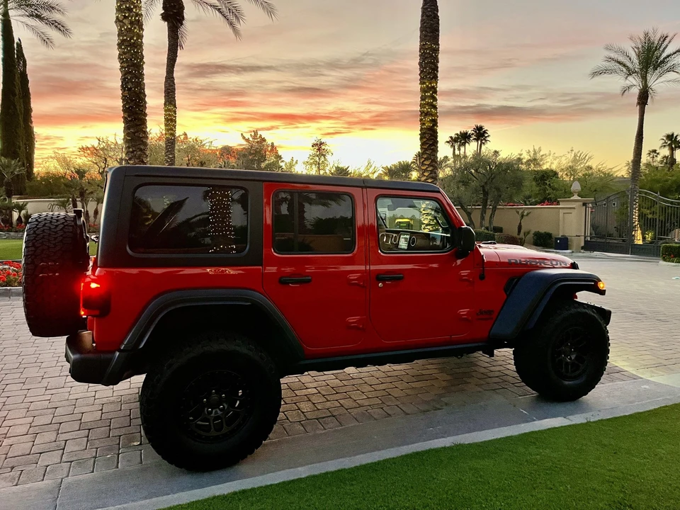 2022 Jeep JL Wrangler - Image 18 of 31