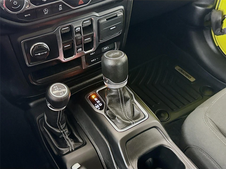 2022 Jeep JL Wrangler - Image 15 of 21
