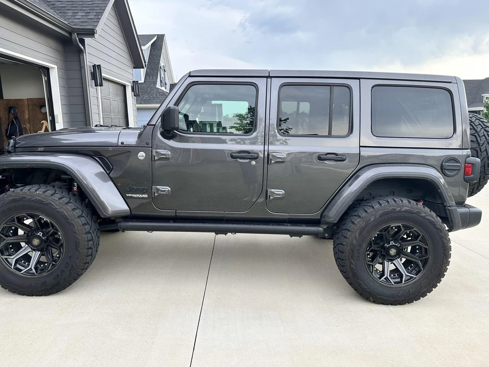 2022 Jeep JL Wrangler - Image 16 of 31