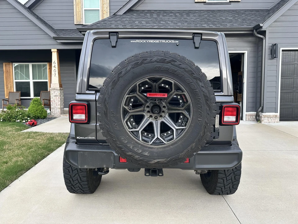 2022 Jeep JL Wrangler - Image 10 of 31