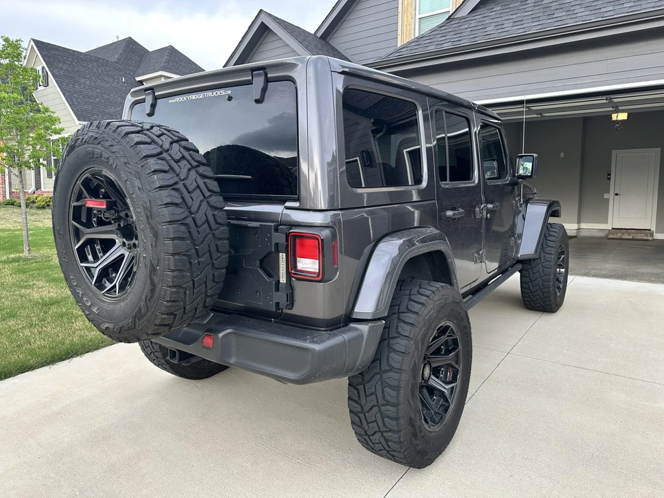 2022 Jeep JL Wrangler - Image 9 of 31