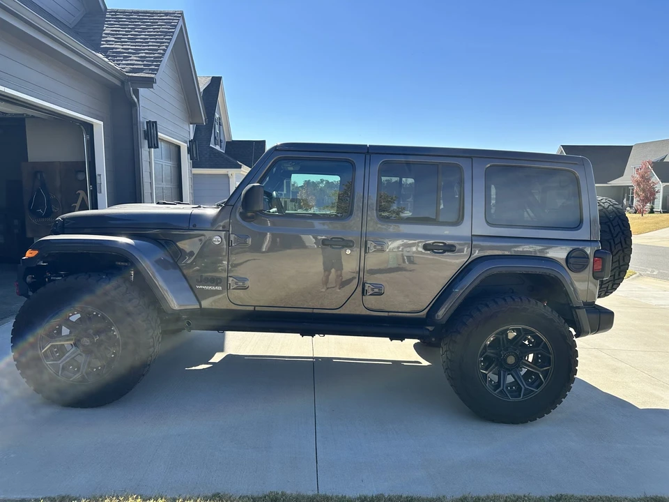 2022 Jeep JL Wrangler - Image 15 of 31