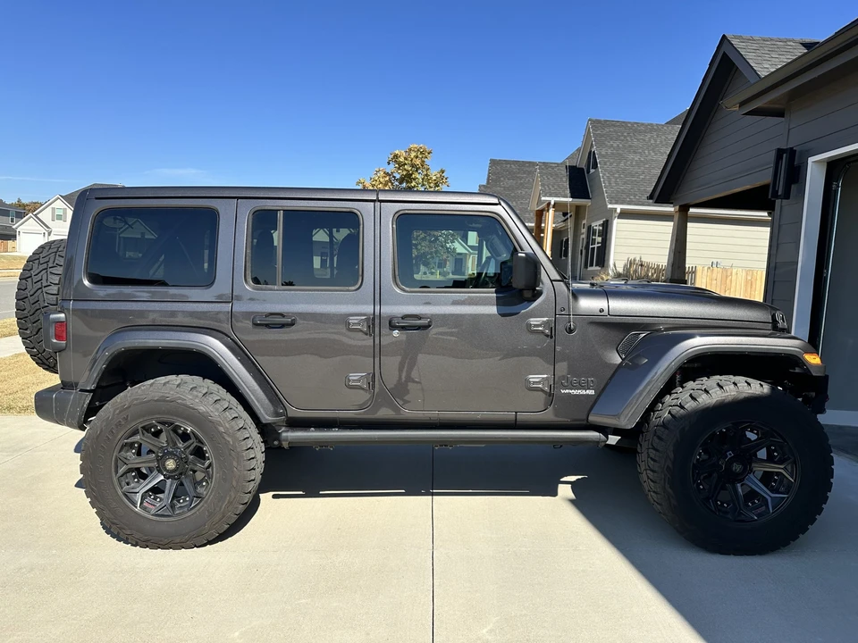 2022 Jeep JL Wrangler - Image 8 of 31