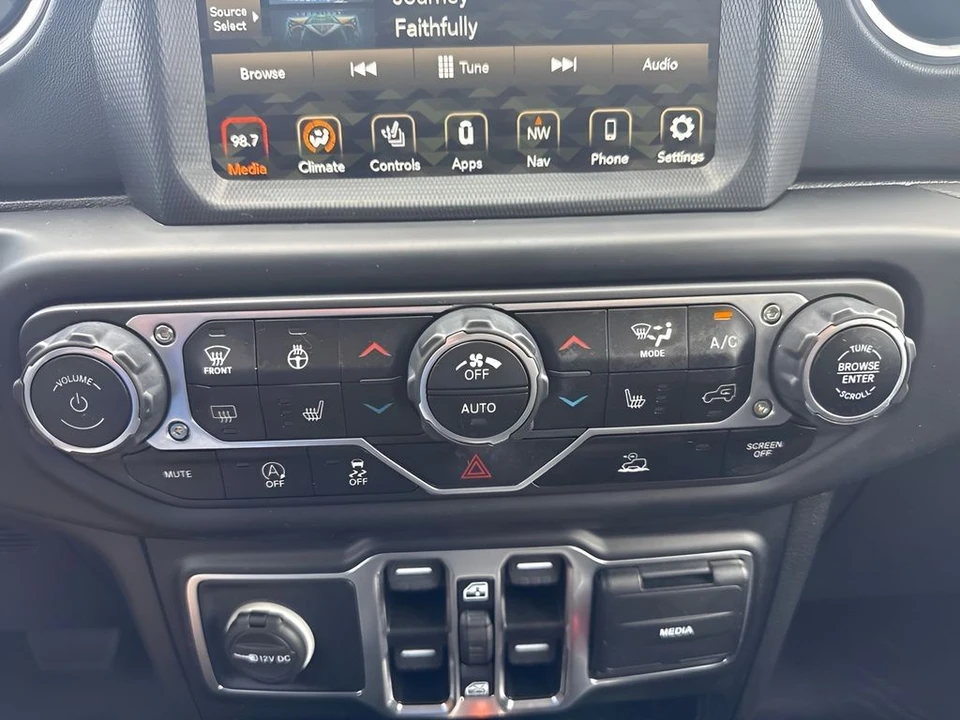 2022 Jeep JL Wrangler - Image 15 of 31