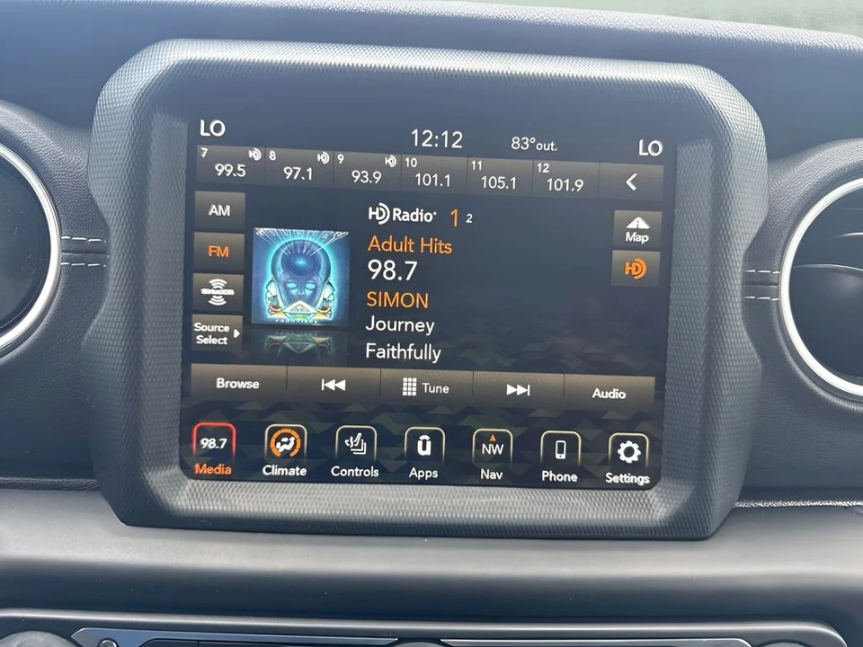 2022 Jeep JL Wrangler - Image 14 of 31