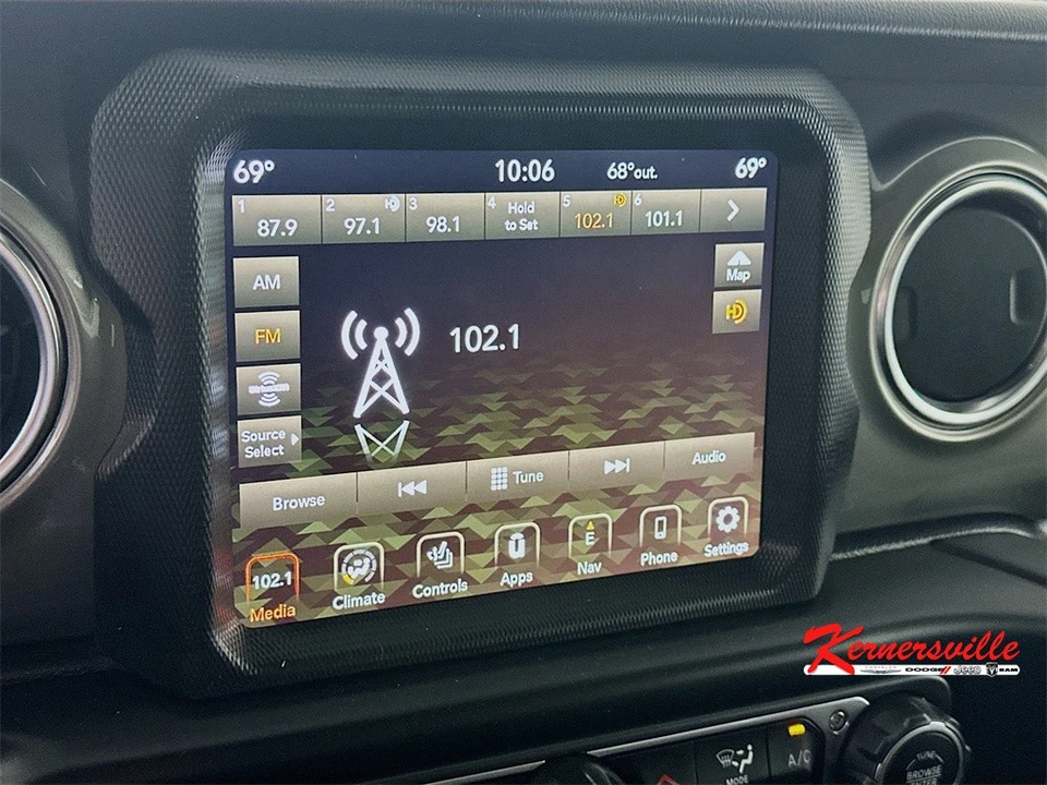 2022 Jeep JL Wrangler - Image 17 of 21