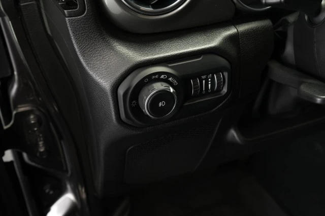 2022 Jeep JL Wrangler - Image 25 of 31