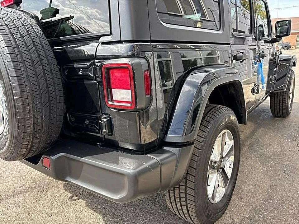 2022 Jeep JL Wrangler - Image 9 of 19