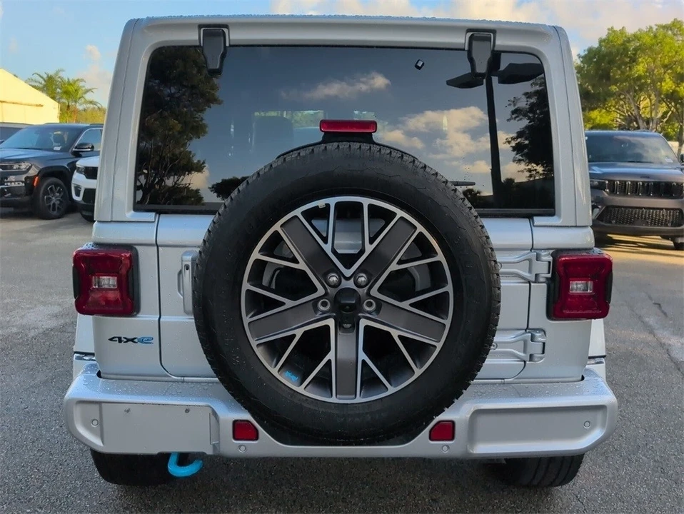 2022 Jeep JL Wrangler - Image 13 of 21