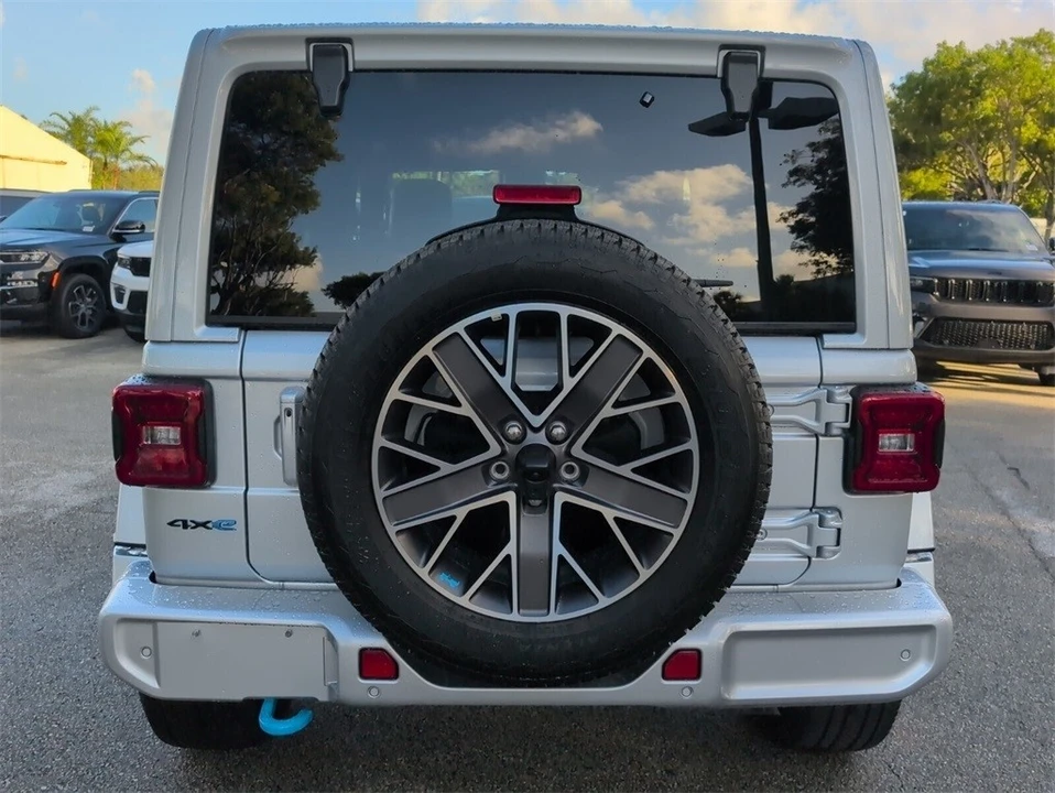 2022 Jeep JL Wrangler - Image 13 of 21