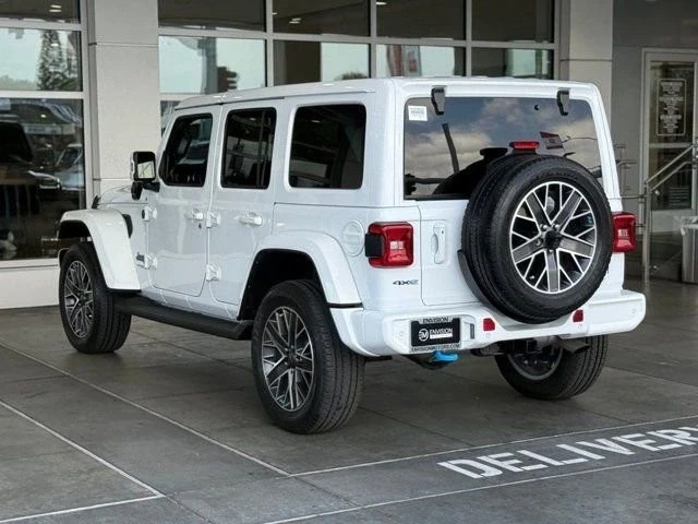2022 Jeep JL Wrangler - Image 11 of 12