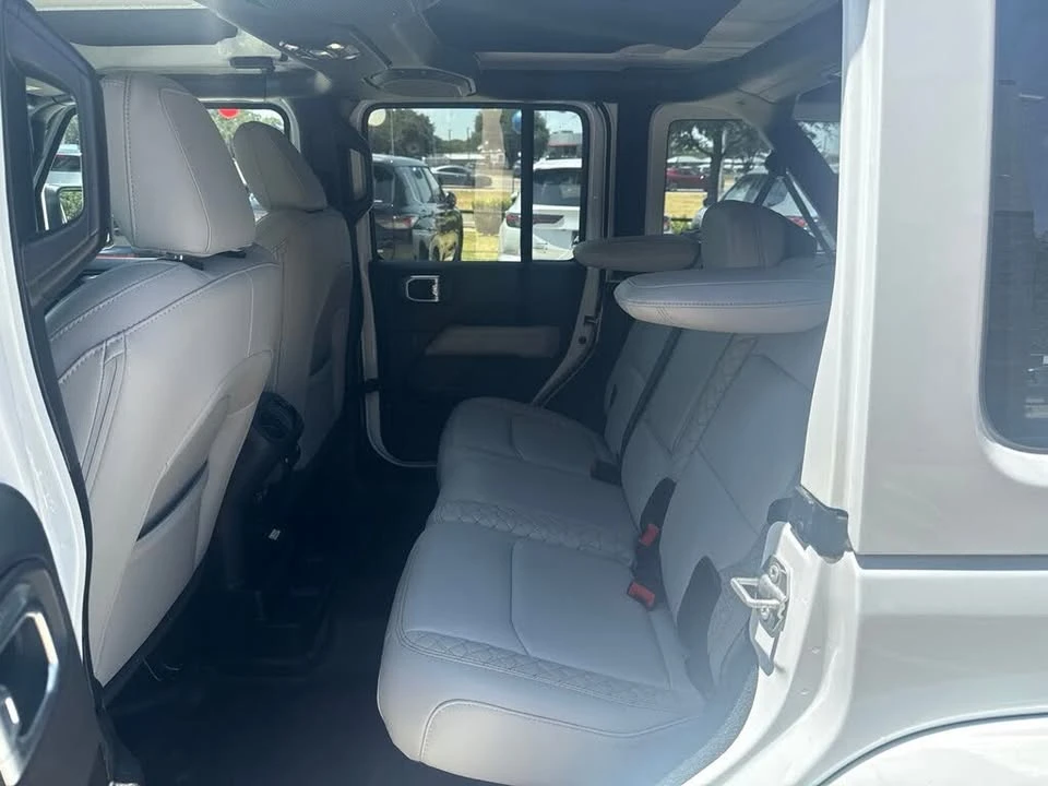 2022 Jeep JL Wrangler - Image 5 of 10