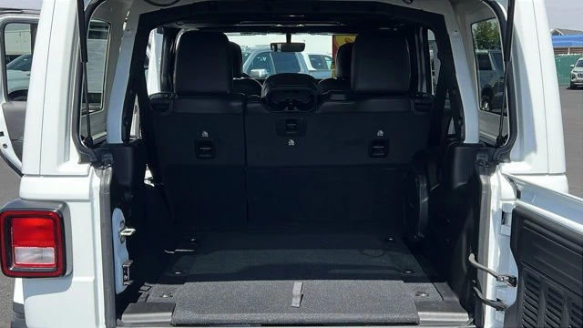 2022 Jeep JL Wrangler - Image 12 of 20
