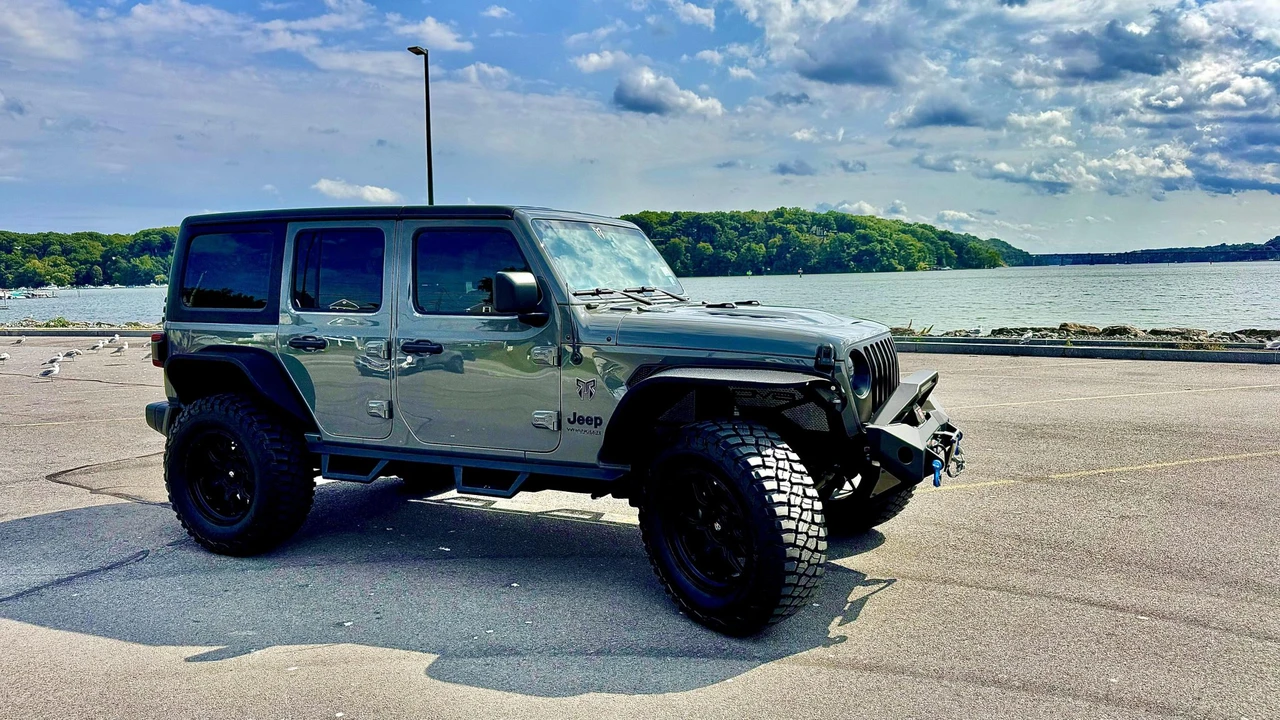 2022 Jeep JL Wrangler - Image 13 of 31