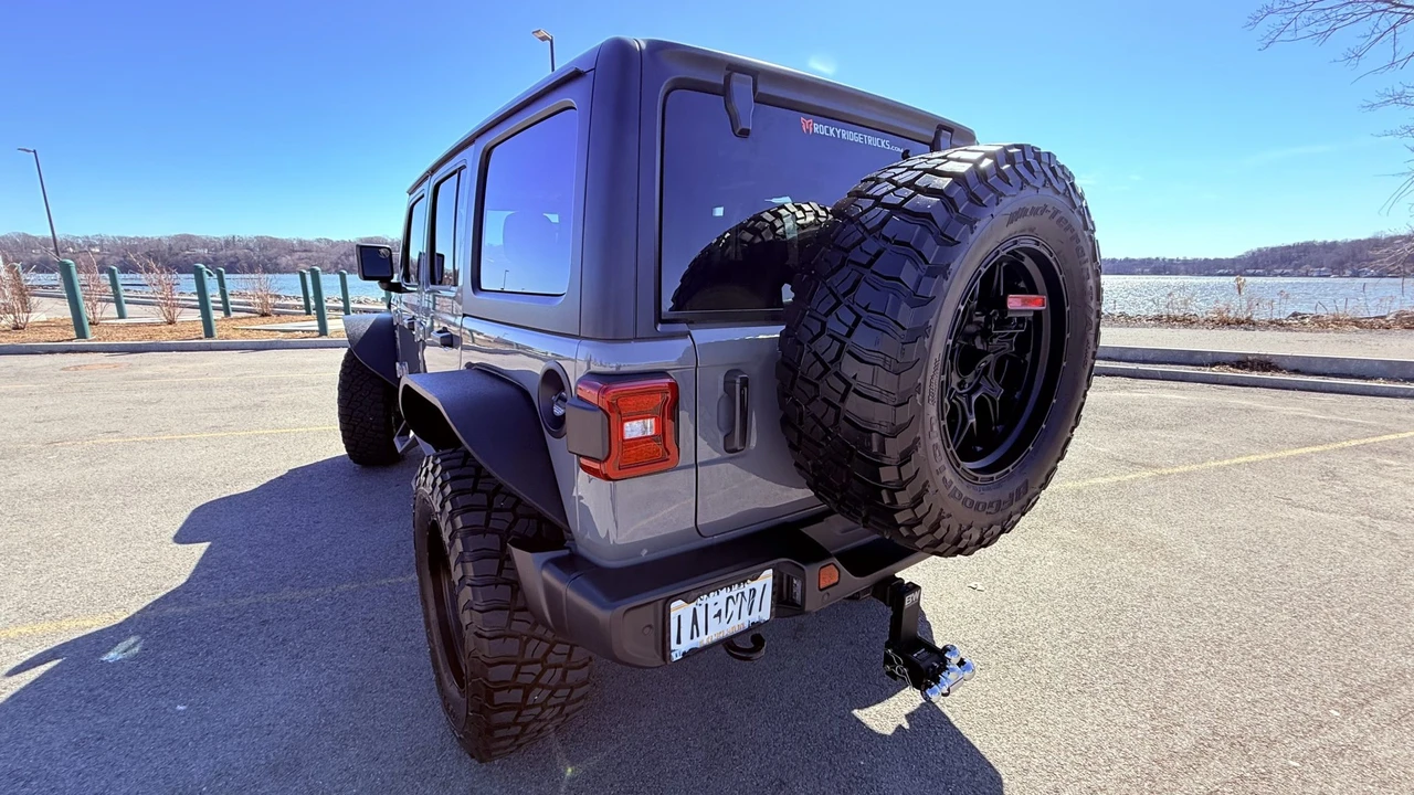 2022 Jeep JL Wrangler - Image 9 of 31