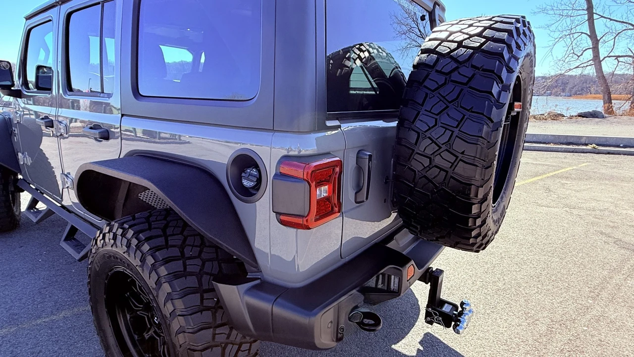 2022 Jeep JL Wrangler - Image 25 of 31